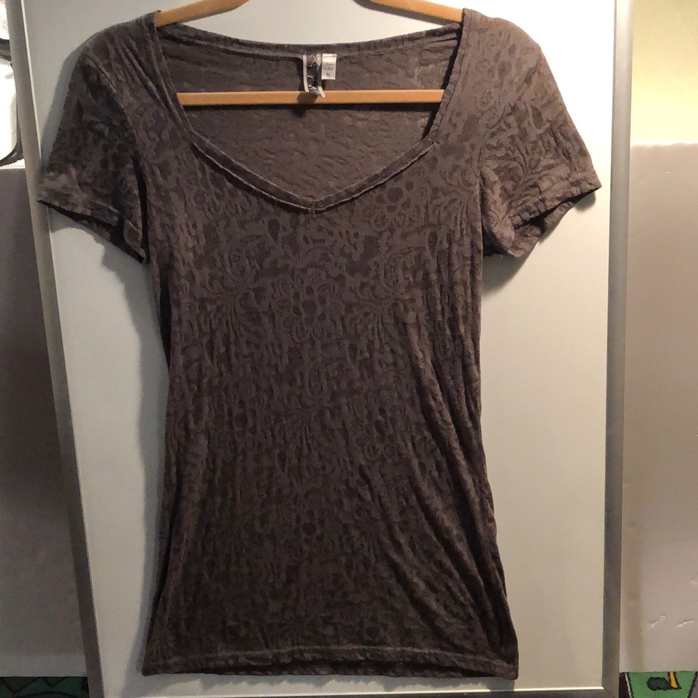 BKE Size M short sleeve grey flower print tee
